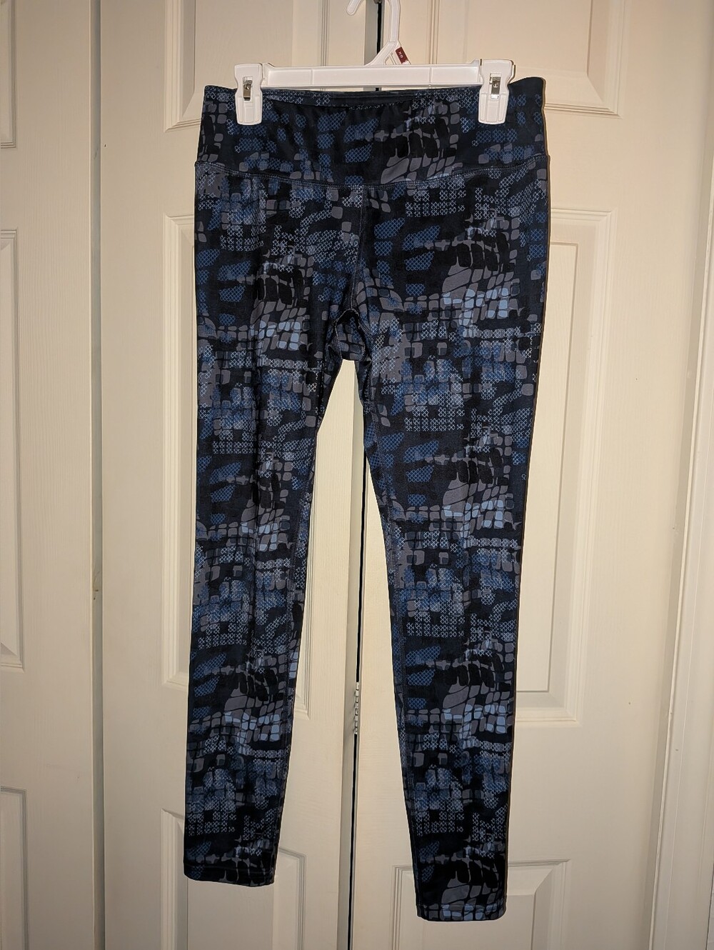 Athletic Works Black and Blue Abstract Print Leggings